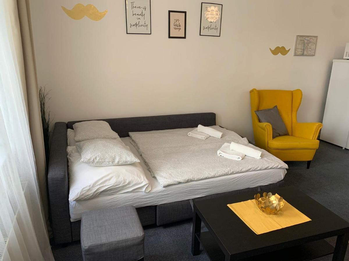 Little Tom Apartments Praga Exterior foto