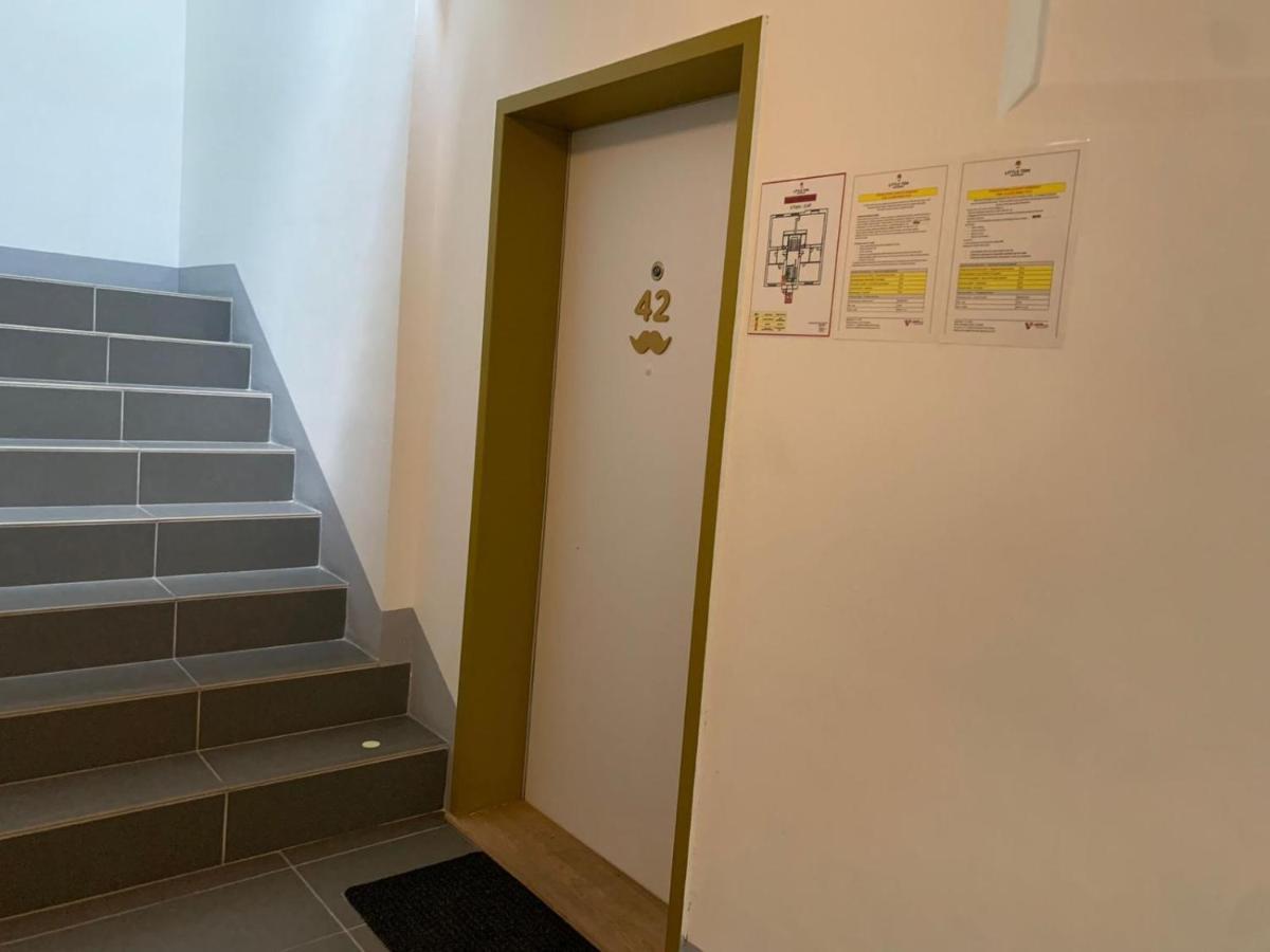 Little Tom Apartments Praga Exterior foto